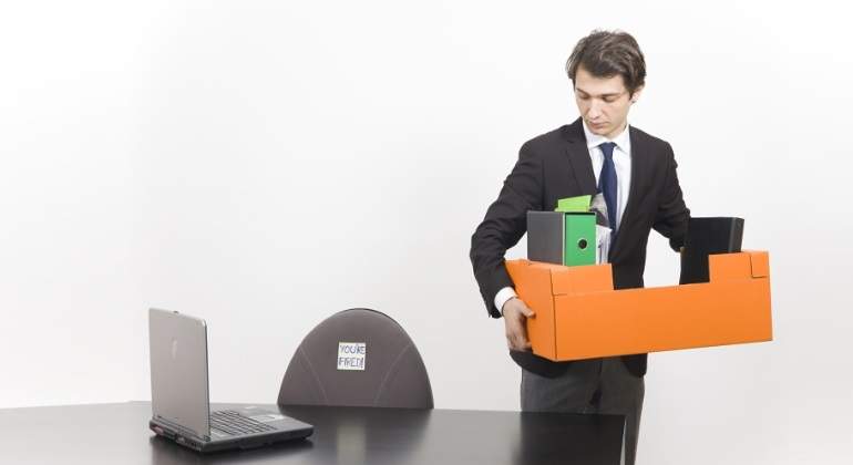 manzanoabogado's tweet card. Los trabajadores interinos de la Administración, que sustituyen a otros fijos y realizan el mismo trabajo, cuando son despedidos al retornar éstos a sus puestos de trabajo, tienen derecho a percibir...