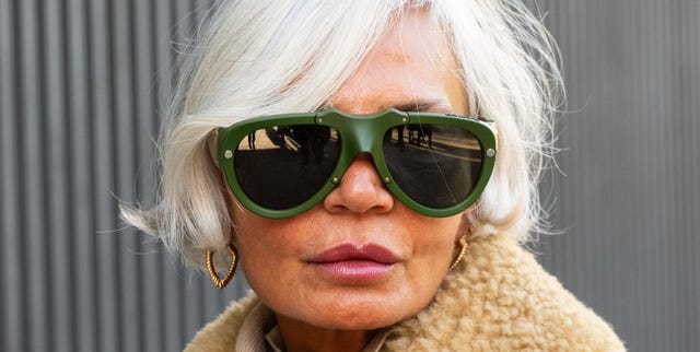 COSYMAASDAM's tweet card. Susanne Dijkema, oprichter van Haarwerk Amsterdam, legt haarfijn uit welke kleuren deze herfst domineren.