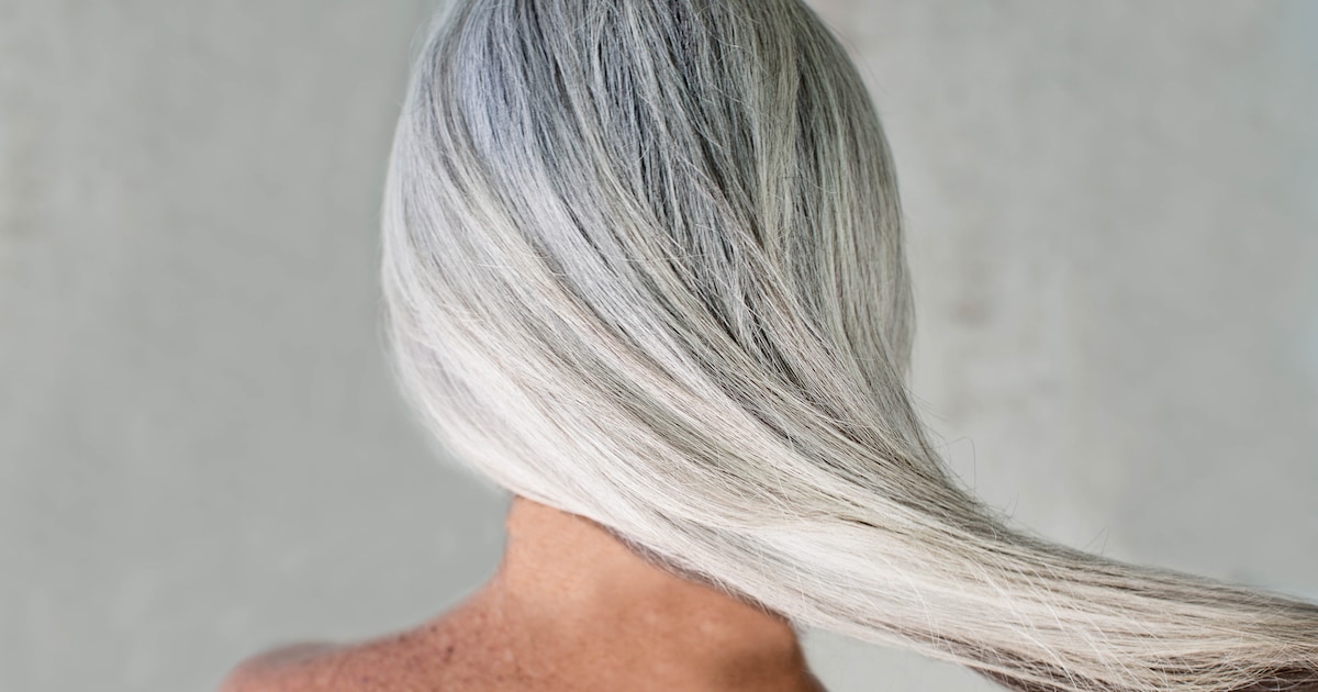 COSYMAASDAM's tweet card. Ben je al helemaal grijs of duiken de eerste grijze lokken in je haarbos op, treur dan niet. Met deze haartrends voor grijs haar steel jij altijd de show.