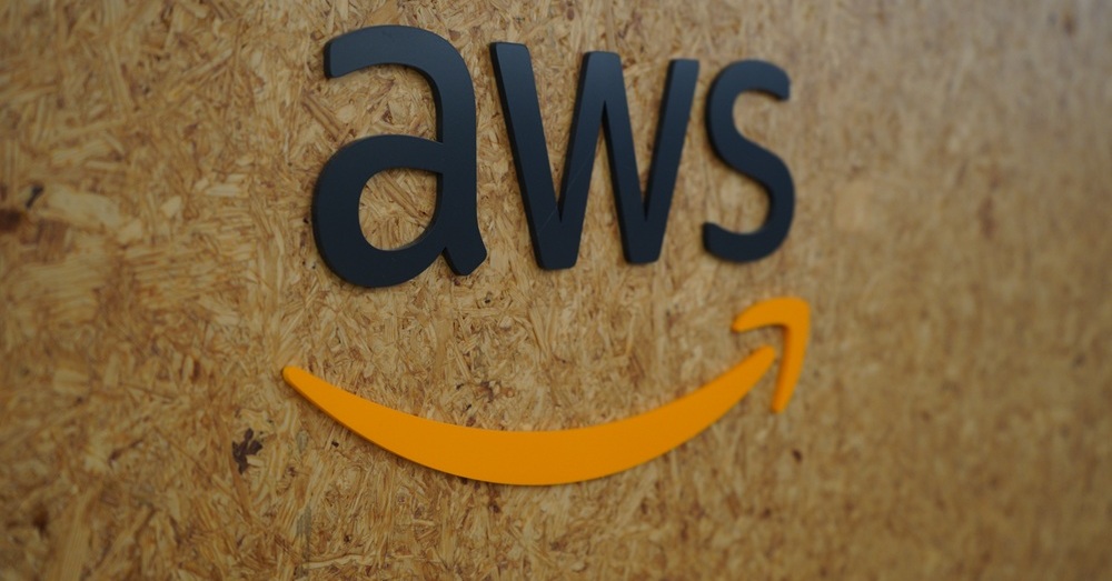 icchi_h's tweet card. 米AWSは10月21日午前7時53分（日本時間、以下同）、20日午後3時ごろに発生したクラウドサービス「Amazon Web Services」米国東部リージョン（US-EAST-1）の障害が解決したと発表した。後日、障害に関する詳細なレポートを公開する予定。