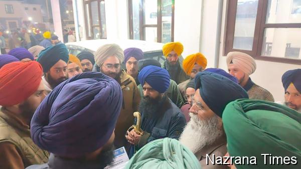 Mrsinghspeaks84's tweet card. ਅੰਮ੍ਰਿਤਸਰ, 17 ਨਵੰਬਰ ,ਨਜ਼ਰਾਨਾ ਟਾਈਮਜ ਬਿਊਰੋ  ਕਸ਼ਮੀਰ ਦੇ ਸਿੱਖ ਨੌਜਵਾਨਾਂ ਵੱਲੋਂ ਪ੍ਰਧਾਨ ਸ਼੍ਰੋਮਣੀ ਗੁਰਦੁਆਰਾ ਪ੍ਰਬੰਧਕ ਕਮੇਟੀ ਸਰਦਾਰ ਹਰਜਿੰਦਰ ਸਿੰਘ ਧਾਮੀ, ਨਾਲ ਮਿਲ ਕੇ