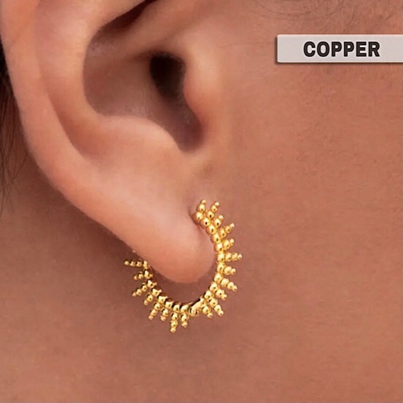 queendom_basic's tweet card. EARRINGS ▪️Hoops ▪️Copper ▪️Gold Tone, Silver Tone ▪️Sun Shape ▪️Size — L 7/8” x W 3/4” ▪️Weight — 0.03 Oz [= 1 g] / Each ▪️Fading / Tarnish Resistant ▪️Durable ▪️Lightweight ▪️2 PCs / Lot ▪️Condit...