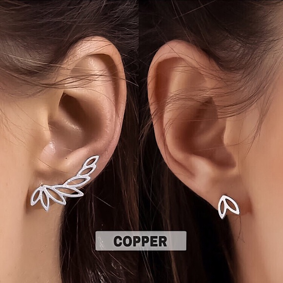 queendom_basic's tweet card. EARRINGS ▪️Climber, Stud ▪️Copper ▪️Silver Tone ▪️Floral ▪️Hollow Out ▪️Size: • Climber — L 1” x W 7/16” x D 3/8” • Stud — L 3/8” x W 5/16” ▪️Fading / Tarnish Resistant ▪️Durable ▪️Stud: • Sterling...