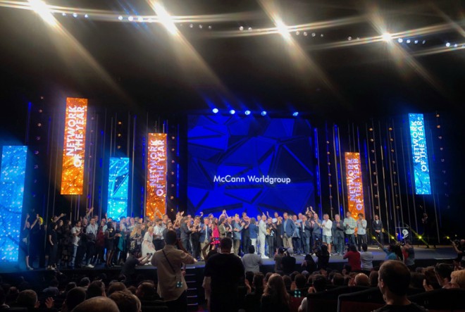 Profitiraj's tweet card. McCann Worldgroup proglašen je agencijskom mrežom godine na međunarodnom festivalu kreativnosti u Cannesu.