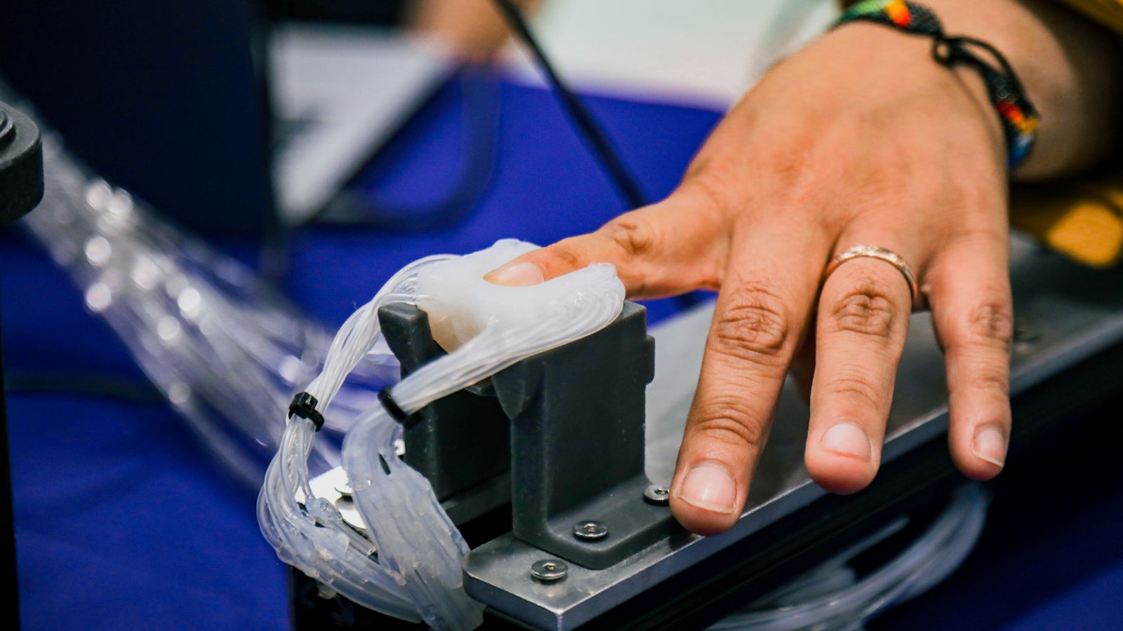 itvnews's tweet card. The technology could improve robot-assisted surgeries by finding cancerous tissue. | ITV National News