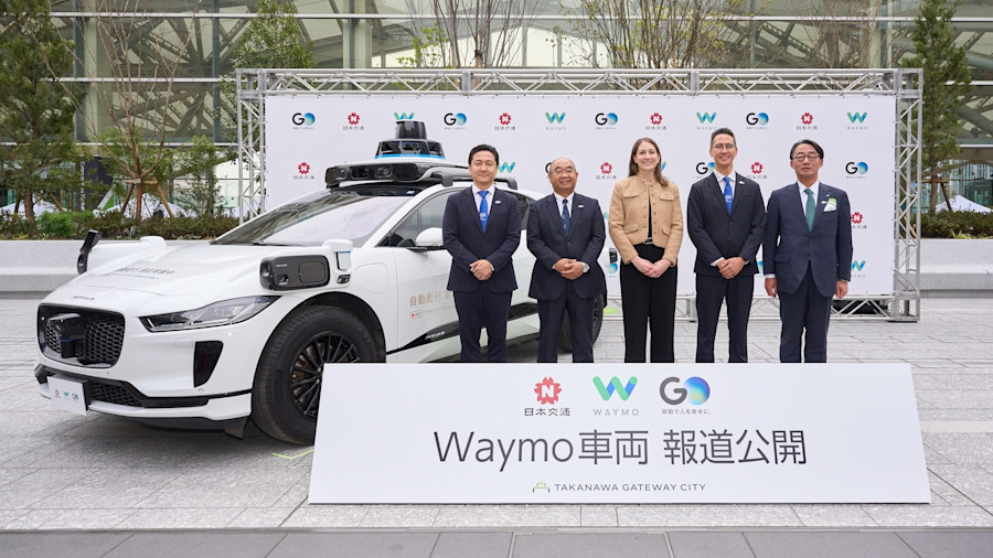 go_goesnext's tweet card. GO株式会社 、米国Alphabet傘下のWaymo社と日本交通株式会社は、4月14日週より、Waymoの自動運転技術を日本の公道に適応させるための車両走行を開始します。日本交通の乗務員が手動運転で、東京都心の7つの区においてWaymo車両を走行させます。Waymo車両の日本上陸を記念し、4月10日には公道走行前のWaymo車両を公開するイベントを開催しました。イベントは TAKANAWA...