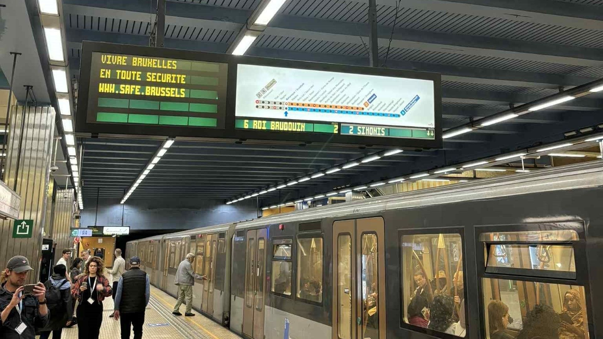 BenoitRamacker's tweet card. Ce mardi matin, au centre de crise régional bruxellois safe.brussels, avait lieu le lancement d’un nouveau mode de...