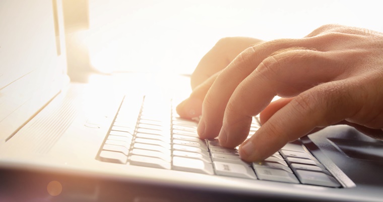 Nayan_shrimal's tweet card. Brand content tends to be created with either SEO or reputation/brand-enhancement in mind, but rarely with both, as if they were mutually exclusive.