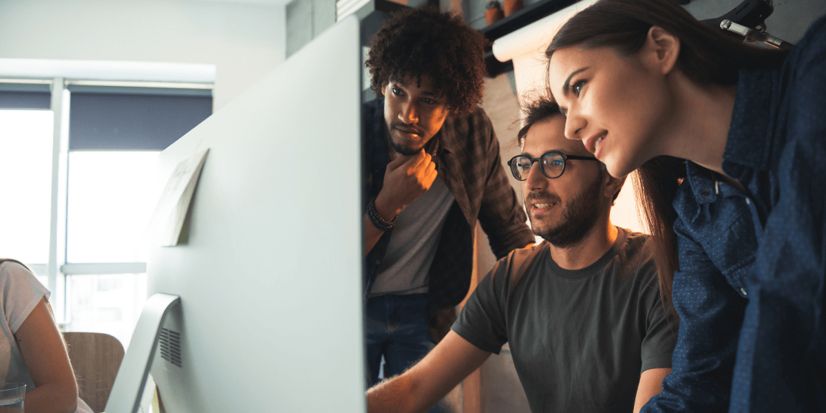 VestedMarketing's tweet card. HubSpot AI tools like Content Assistant, AI Email Writer & more streamline content, automate marketing, and boost performance with HubSpot for marketing.