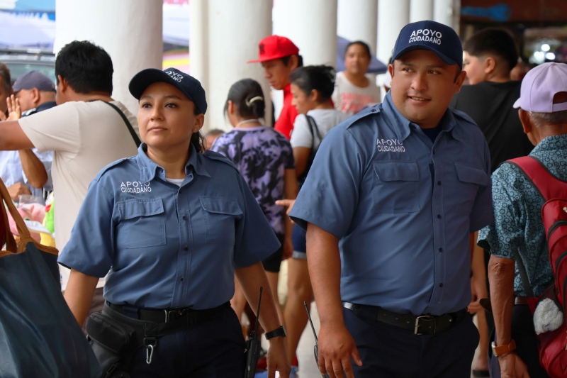 INFORMATYUC's tweet card. Unos 350 elementos de la Policía Municipal estarán vigilando las calles del Centro Histórico durante el Buen Fin. Mérida, Yucatán, lunes 10 de noviembre de 2025. Durante el Buen Fin, que se realizará...