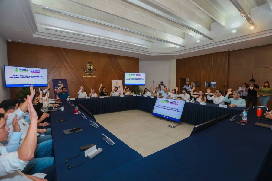 INFORMATYUC's tweet card. La propuesta incluye zonificación por vocaciones urbanas, protección ambiental y mecanismos para densificar la ciudad hacia adentro. Mérida, Yucatán, lunes 10 de noviembre de 2025.- Mérida da un paso...