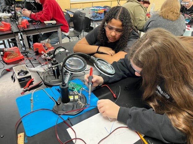 OSLN's tweet card. Creating new, sustainable STEM learning projects Beginning in 2021, the Ohio STEM Learning Network and Battelle launched a new grant opportunity for K-12 STEM classrooms in Ohio. The goal of […]