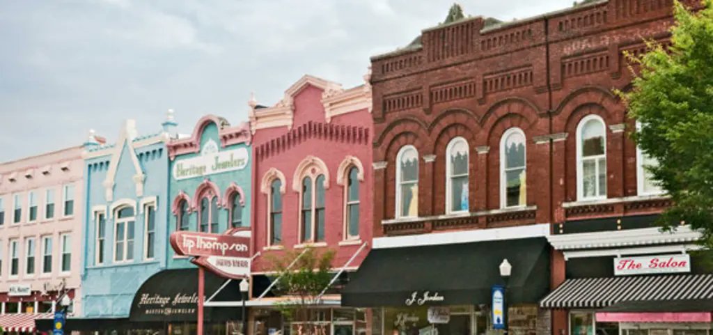 Inc's tweet card. Consumers preferred big-box stores on Black Friday. But, according to retailers--and social media--Small Business Saturday is actually gaining traction.