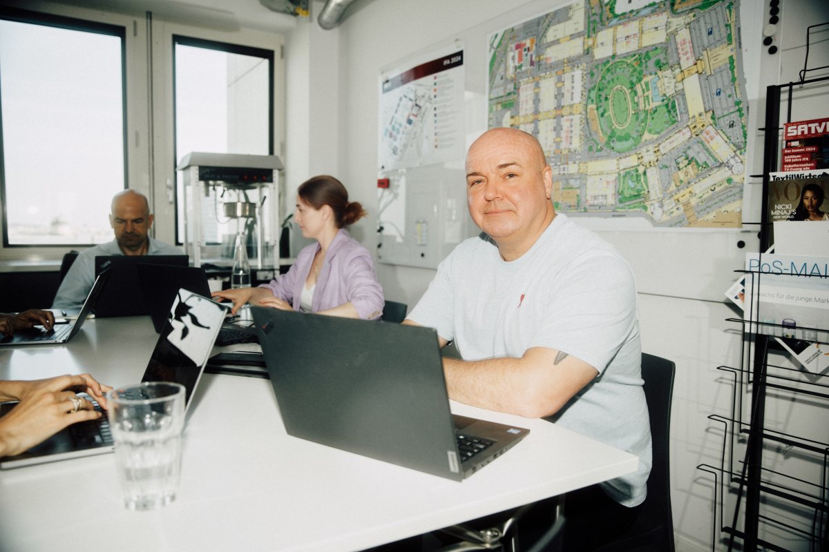 Golemiker's tweet card. Seit Oktober 2023 leitet der Branchen-Veteran und ehemalige Samsung-Manager Leif Linder die Geschicke der IFA. heise online hat ihn in Berlin getroffen.​