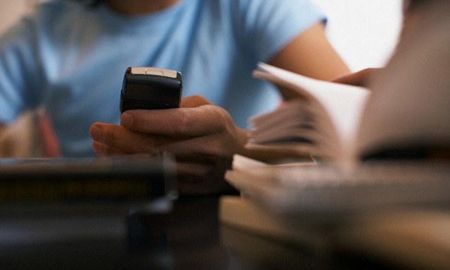 ScreenBright's tweet card. According to data compiled by New York-based app Locket, some users unlock their devices up to 900 times over the course of a day.