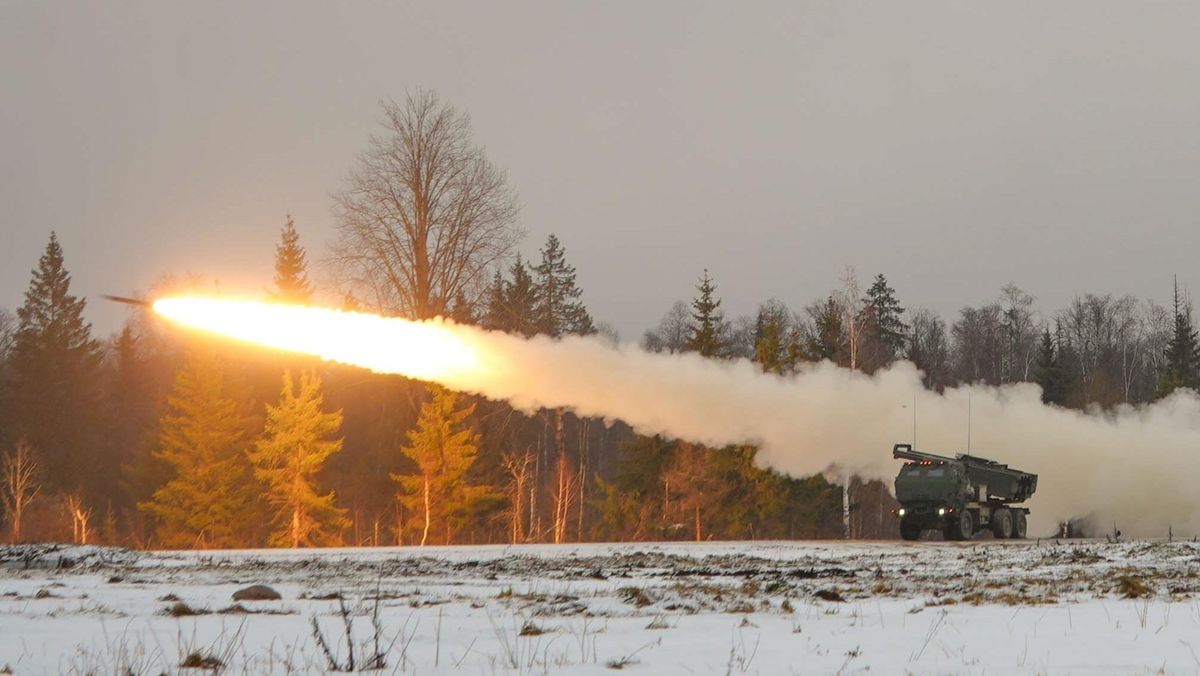 VincentLamigeon's tweet card. Face à la menace russe, le recours aux armes à sous-munitions est à nouveau sur la table en Europe. La France pourrait accroître sa puissance de feu en utilisant des munitions non prohibées, estime...