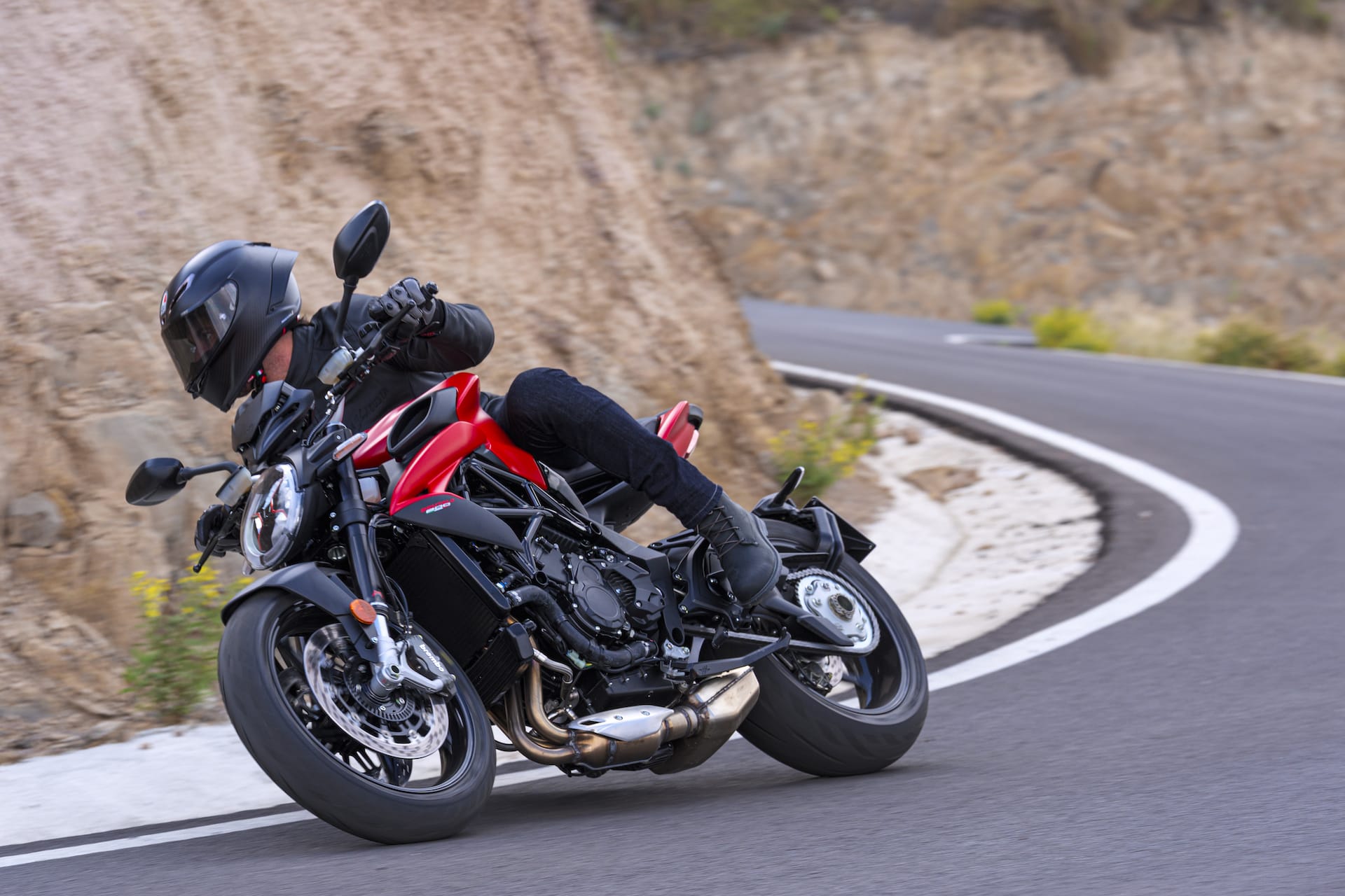 thrust_zone's tweet card. 2026 MV Agusta Brutale 800 Revealed - Its robust steel trellis frame is complemented by a fully adjustable 43 mm Marzocchi fork