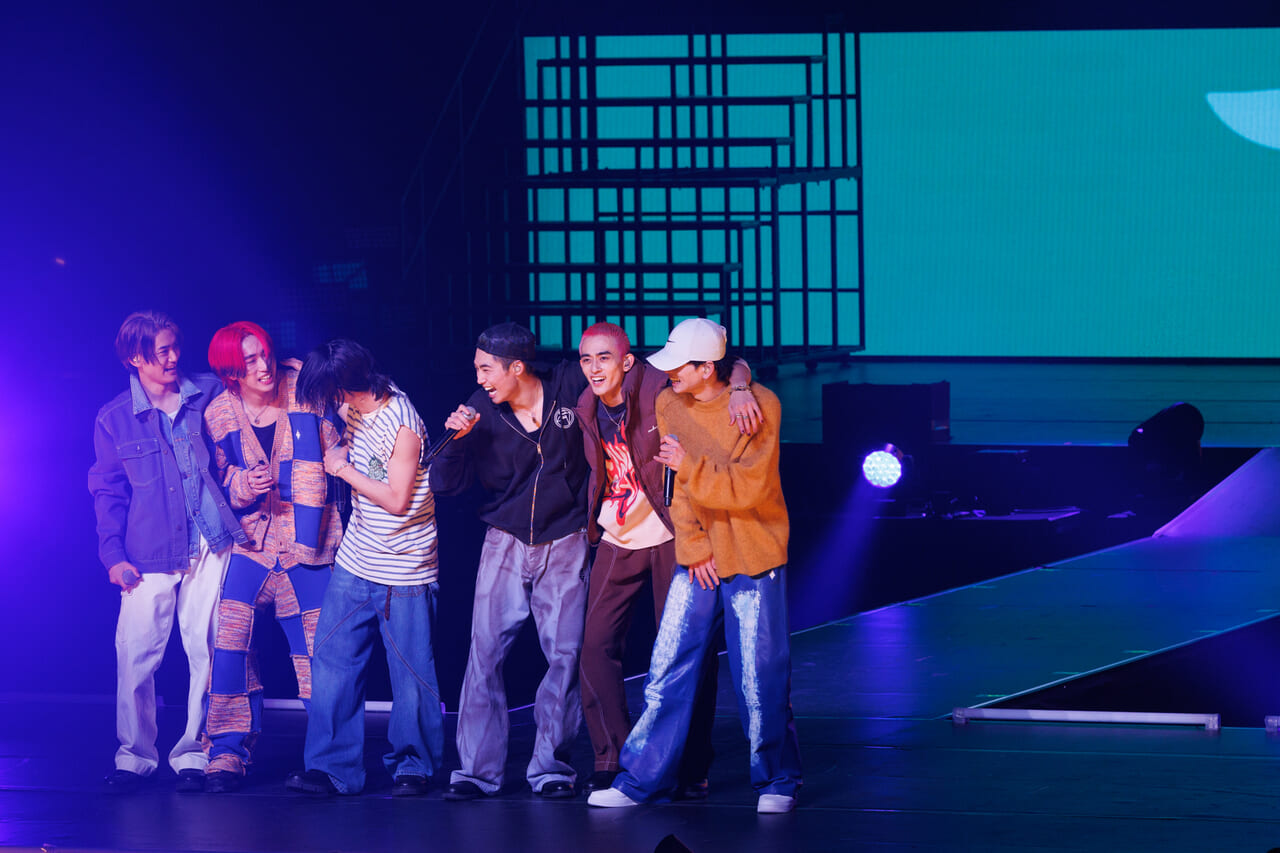 VMW_jp's tweet card. 髙橋颯、鈴木曉、桑山隆太、古幡亮、八村倫太郎、福澤希空の６人によって結成された、ホリプロ初の男性ダンス＆ボーカルグループWATWING。全国ツアー『Let’s get on the beat Tour』のスペシャルエディションとして、ついに憧れの武道館へ。全24曲の全力パフォーマンスを徹底レポート！…