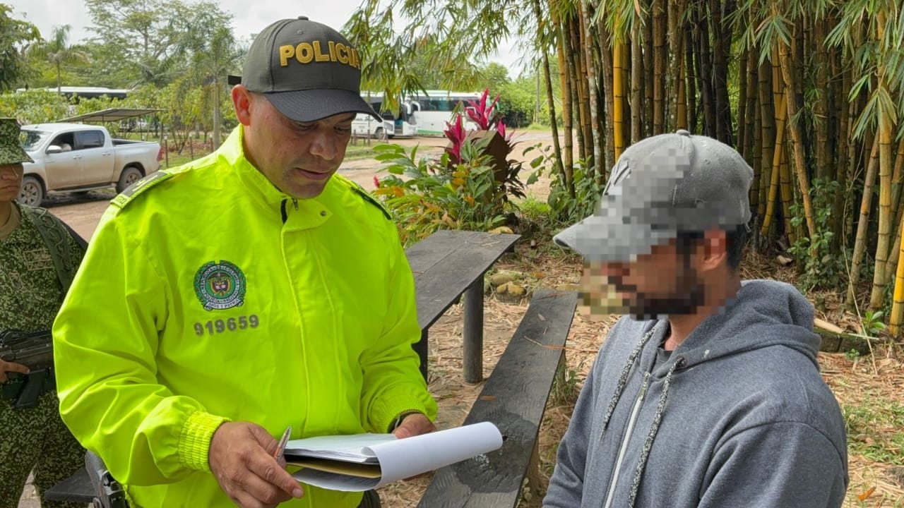 ElCirculoarauca's tweet card. En una contundente operación interinstitucional, la Armada de Colombia, la Dirección de Investigación Criminal e Interpol (DIJÍN) y la Fiscalía General de la Nación lograron la captura de cuatro...