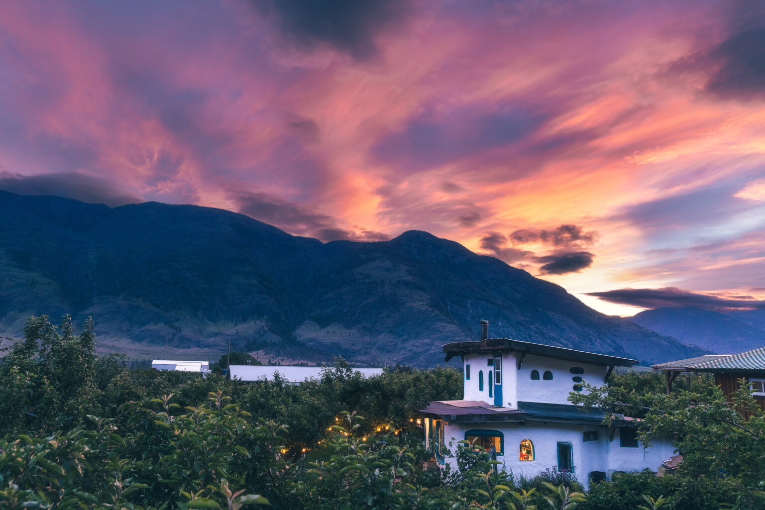 BestEverGuide's tweet card. Welcome to one of the best little spots that no one wants you to know about – The Cob House in Cawston, BC.