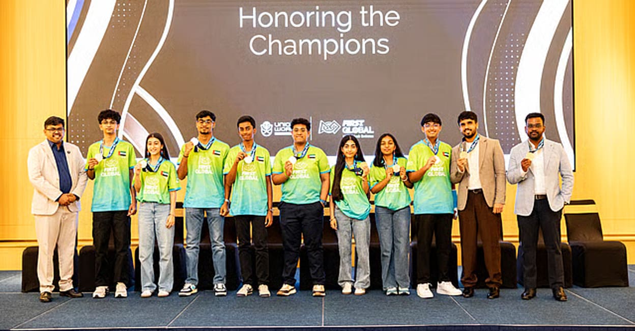 manoramaonline's tweet card. ദുബായ് ∙ ഫസ്റ്റ് ഗ്ലോബൽ ചാലഞ്ചിൽ സ്വർണം നേടി യുഎഇ ടീം. സയൻസ്, ടെക്നോളജി, എൻജിനീയറിങ്, മാത്തമാറ്റിക്സ് (സ്റ്റെം) എന്നിവയിലൂടെ വിവിധ വെല്ലുവിളികളെ.UAE First Global Challenge, Robotics Olympics, STEM...