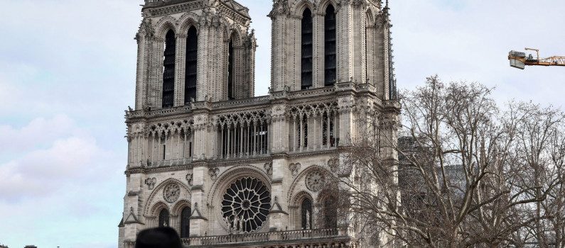 JMJancovici's tweet card. La réouverture de Notre-Dame de Paris ce 7 décembre est l'occasion de se pencher sur les évolutions liées à la construction des bâtiments, qui dépendent des matériaux, de l'énergie fossile et des...