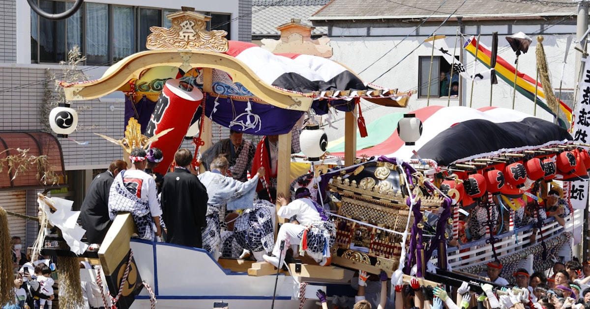 09gT5gz2F0XrB0d's tweet card. 文化庁は11日、国連教育科学文化機関（ユネスコ）の無形文化遺産となっている「山・鉾・屋台行事」に茨城、新潟、富山、滋賀4県の祭りを加えるなど、日本政府が申請した計6件を追加登録するようユネスコ評価機関が勧告したと発表した。他の2件は福井の和紙と、伝統的畳作り。12月8〜13日にインド・ニューデリーで開かれるユネスコ政府間委員会で正式決定する見通し。4県の祭りは、茨城の「常陸大津の御船祭」、新