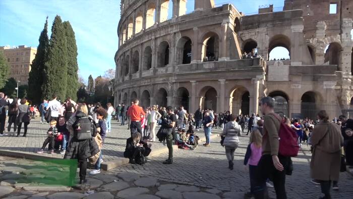 ceciliafe's tweet card. AGTA : "Da anni chiediamo personale ufficiale in piazza per informare i turisti" (ANSA)