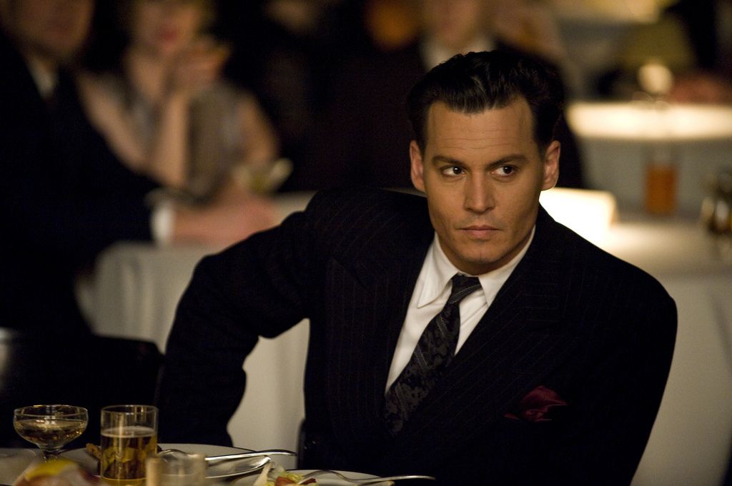 Promo_Tips's tweet card. At first glance, highly successful people may seem like they only succeeded in life because of their talent, their great connections or their family.