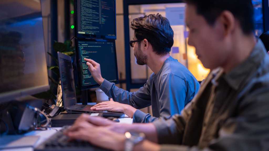 COMPUTERWOCHE's tweet card. Vibe Coding sorgt dafür, dass Entwickler sich in erster Linie auf Ideenfindung, Flow und Ergebnisse fokussieren können. Das sollten Sie zum Thema wissen.