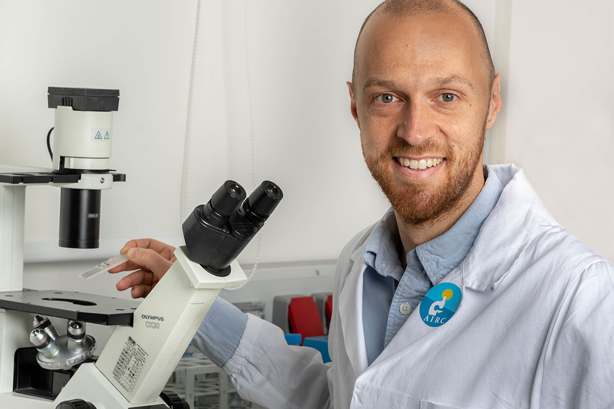 AIRC_it's tweet card. In molte neoplasie ematologiche il trapianto di midollo è una forma efficace di terapia, purché non si scateni una reazione immunitaria contro l’organismo. A Perugia c’è chi sta studiando una...