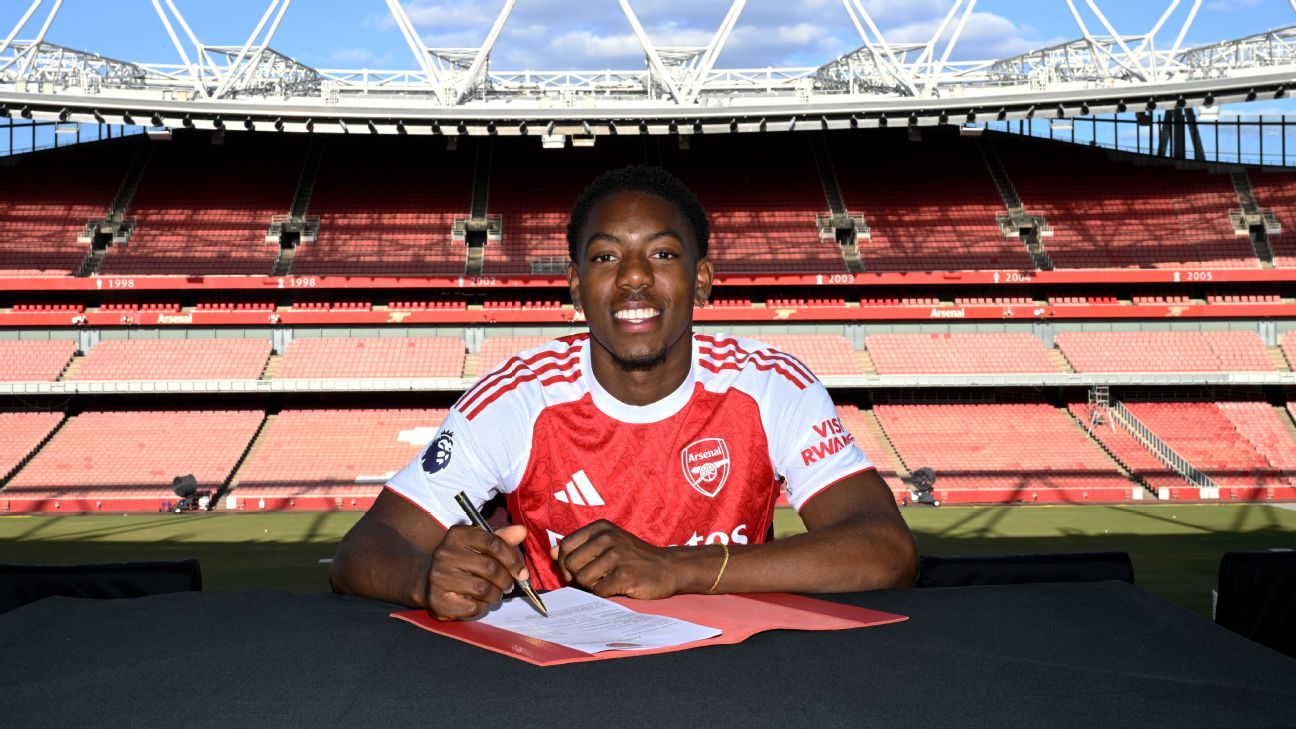 AnalyticsFC's tweet card. Kevin De Bruyne, Myles Lewis-Skelly and Ben White are among the top players using a data company to give them an edge in contract negotiations. But how does it work?