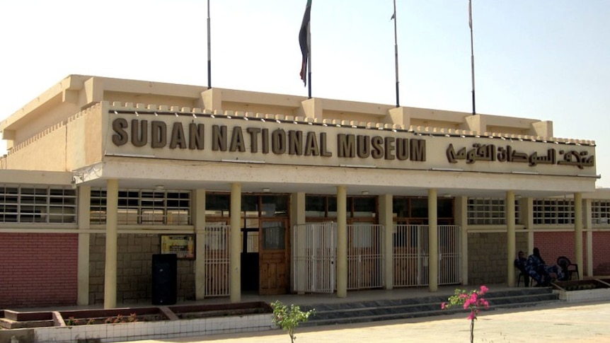 cooper_julien's tweet card. Satellite images taken last year show a large-scale heist at the National Museum of Sudan - with truckloads of artefacts leaving the museum, heading for the south Sudan border. 