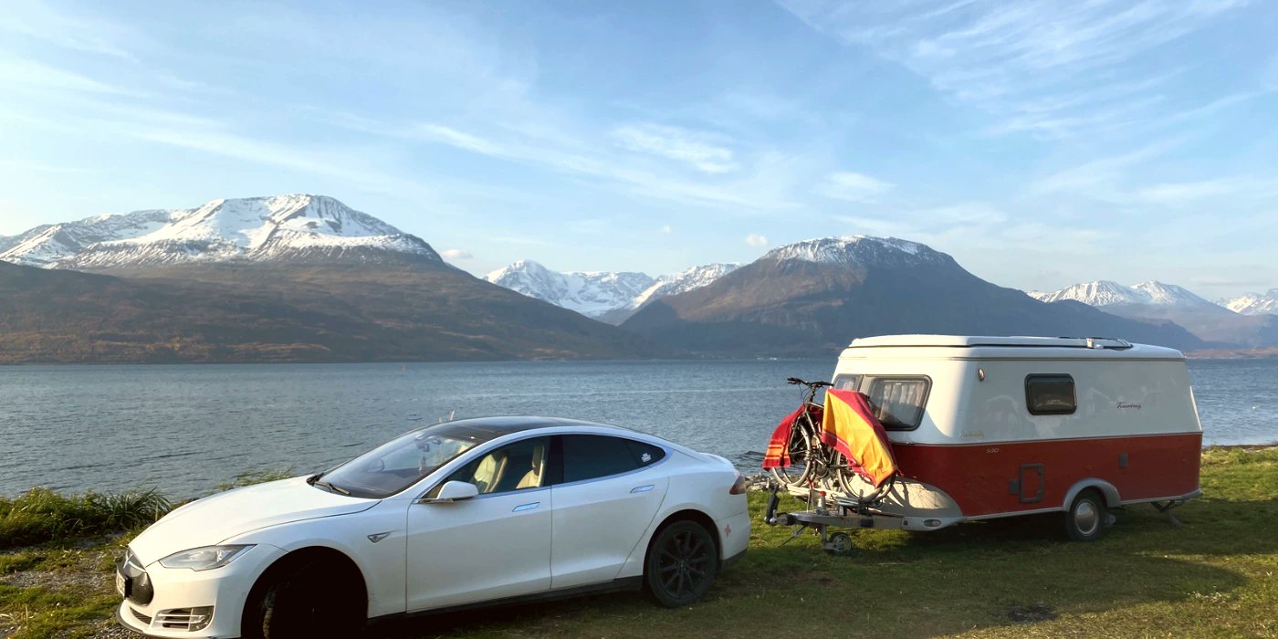 emobility__mag's tweet card. Ein Reiseliebhaber berichtet aus der Praxis über die Tauglichkeit von E-Auto und Wohnwagen. Alles über ✓ Reichweite ✓ Laden ✓ Ladeinfrastruktur