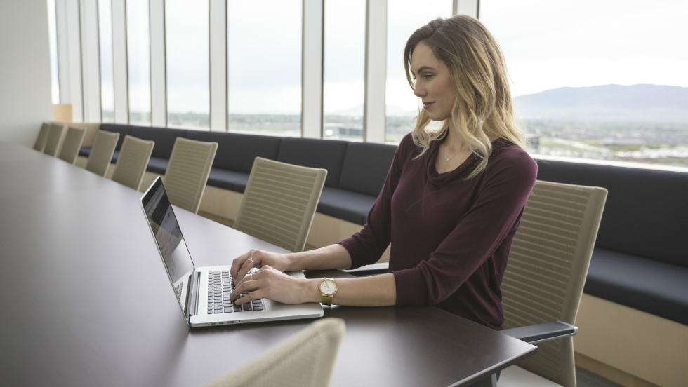 CSolutionsPL's tweet card. Które kampanie content marketingowe okazały się najciekawsze w 2018 r.? Jakie są najważniejsze wyzwania stojące przed content marketingiem w 2019 roku?