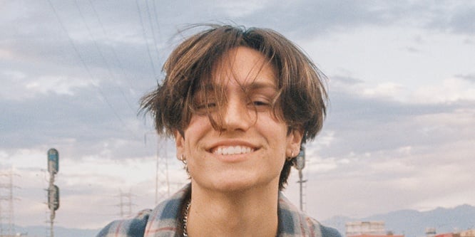 FamousBirthdays's tweet card. Fun facts: before fame, family life, popularity rankings, and more.