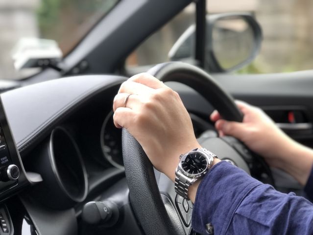 ModelshipFlag3's tweet card. タイ損害保険協会は、電気自動車（EV）向け自動車保険の損益悪化が続いているとして、保険料水準の見直しが業界全体の課題になっていると指摘した。協会によれば、EV保険の損害率（Loss Ratio）は現在120％前後に達しており、保険料収入を上