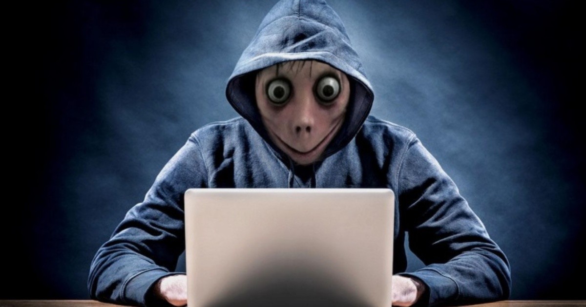 pekelandia_py's tweet card. El “Momo Challengue” es la viralización de un macabro personaje que se filtra en videos que suelen ver los niños cuando están en internet sin la supervisión de sus papás. Un experto en grooming...