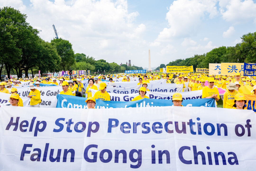 jtdbegg's tweet card. Washington Rally Calls for End to CCP’s 24-Year Persecution of Falun Gong