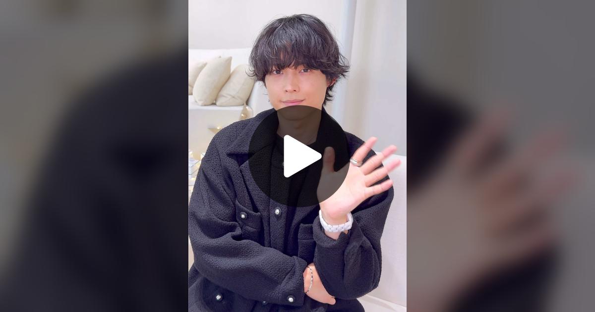 ellejapan's tweet card. 「いいね」が11.8K件、コメントが96件。「SixTONES 松村北斗さんが「シャネル」のポップアップイベント「ドリーム チェイサー」に来場🦅💎　「ドリーム チェイサー」の感想をひと言で表すなら？ 　ホリデーギフトを選ぶとしたら、誰に何を贈りたい？　気になる回答をぜひ動画でチェックして💝   【ポップアップイベント「DREAM CHASER」】 開催会期：2025年11月23日（日）...