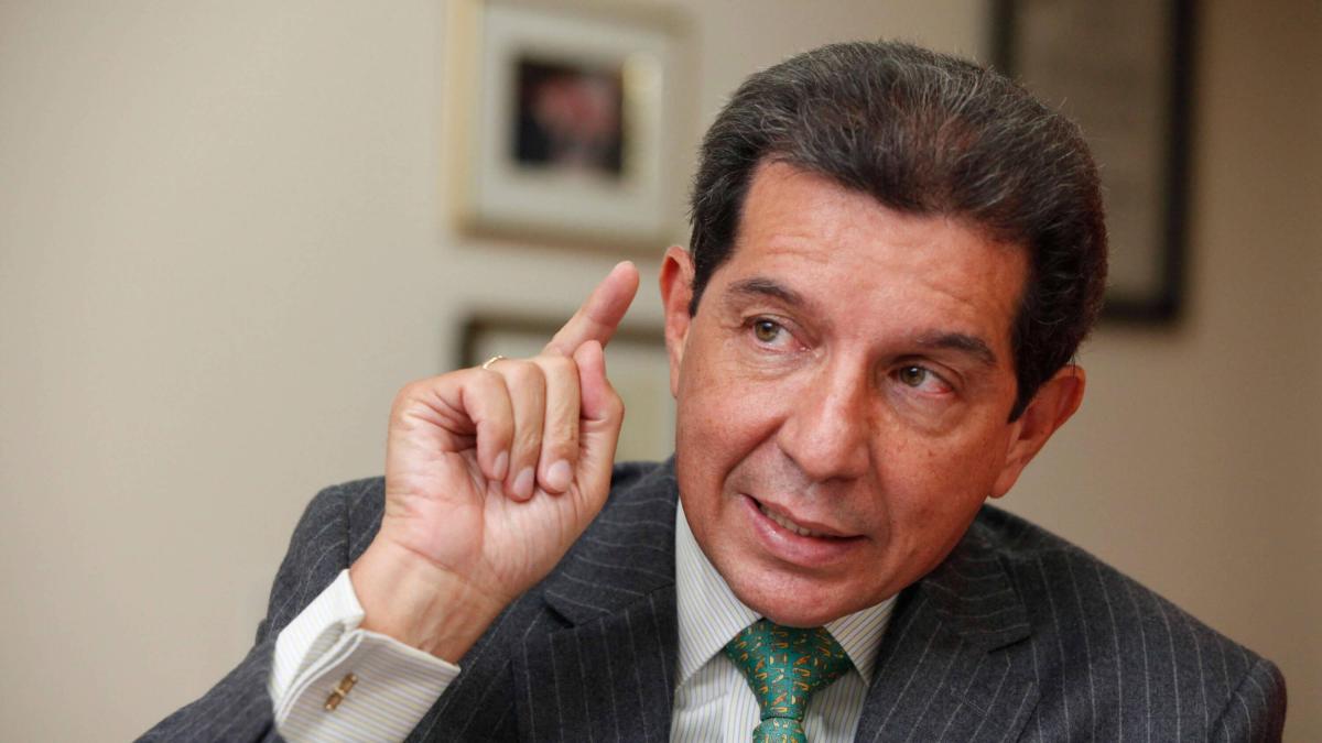 ELTIEMPO's tweet card. Afirma que no existe comunicación entre las partes. Negó haber salido de la delegación de Gobierno.