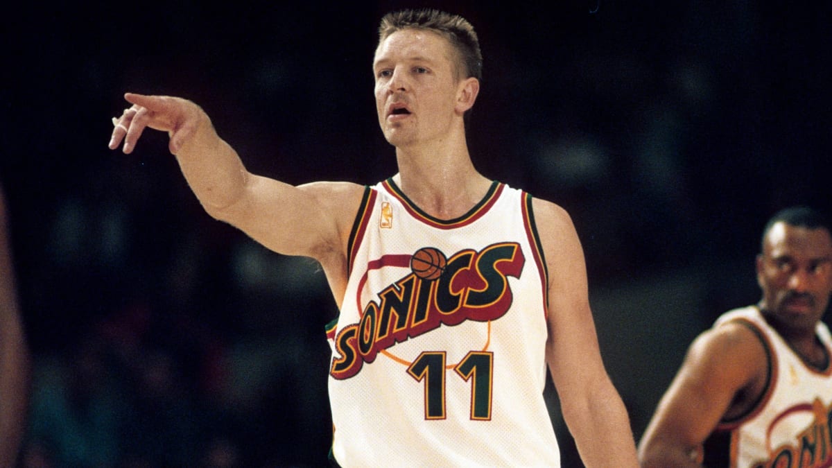 Dschrempf's tweet card. Detlef Schrempf beendete seine NBA-Karriere nach 16 Jahren mit universellem Respekt und immerhin drei All-Star-Teilnahmen. Aus heutiger Perspektive drängt sich aber der Verdacht auf, dass der erste...