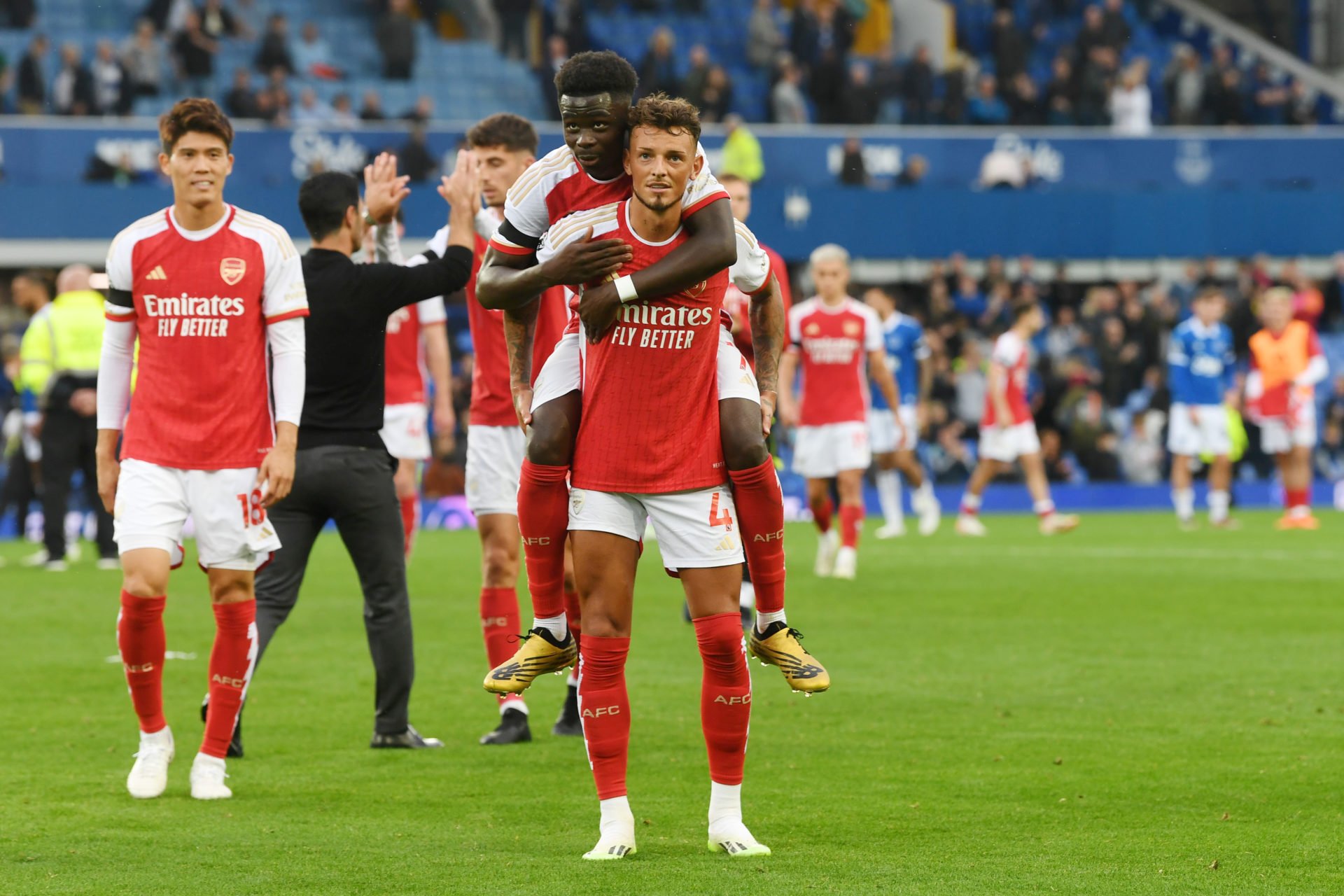 _random_update's tweet card. The lack of depth is coming back to bite Arsenal.