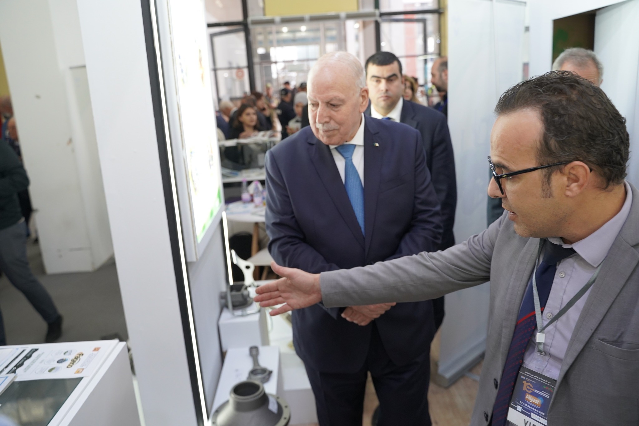 ecotimes_dz's tweet card. Le ministre de l'Industrie, Yahia Bechir, accompagné du président de l'Agence algérienne de promotion de l'investissement, a présidé, hier, l'ouverture