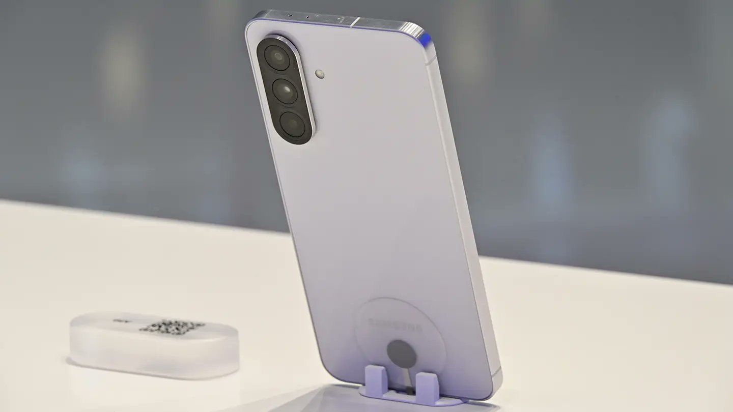 SamLoverBlog's tweet card. Samsung Galaxy A57, powered by the in-house Exynos 1680 SoC, has now been listed on Geekbench; however, the scores are not satisfying