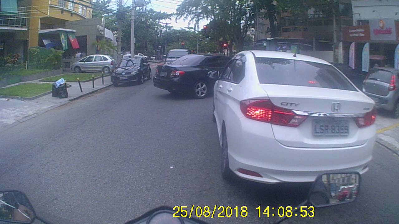 juanlima23's tweet card. CB 300R PRETA -SAMARA- INDO ALI NO JARDIM GUANABARA