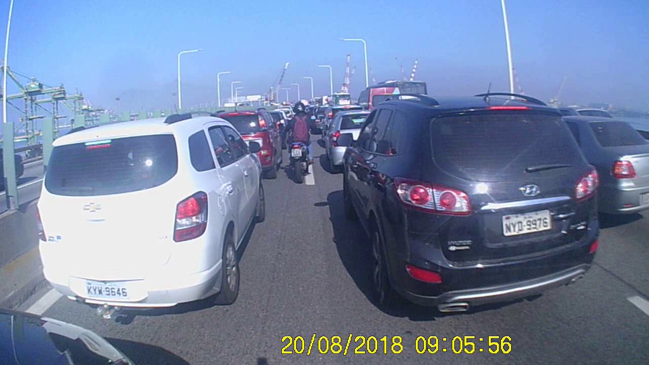 juanlima23's tweet card. CB 300R PRETA -SAMARA- SERÁ Q NÓS TA FAZENDO BARULHO NO CENTRO DO RJ??