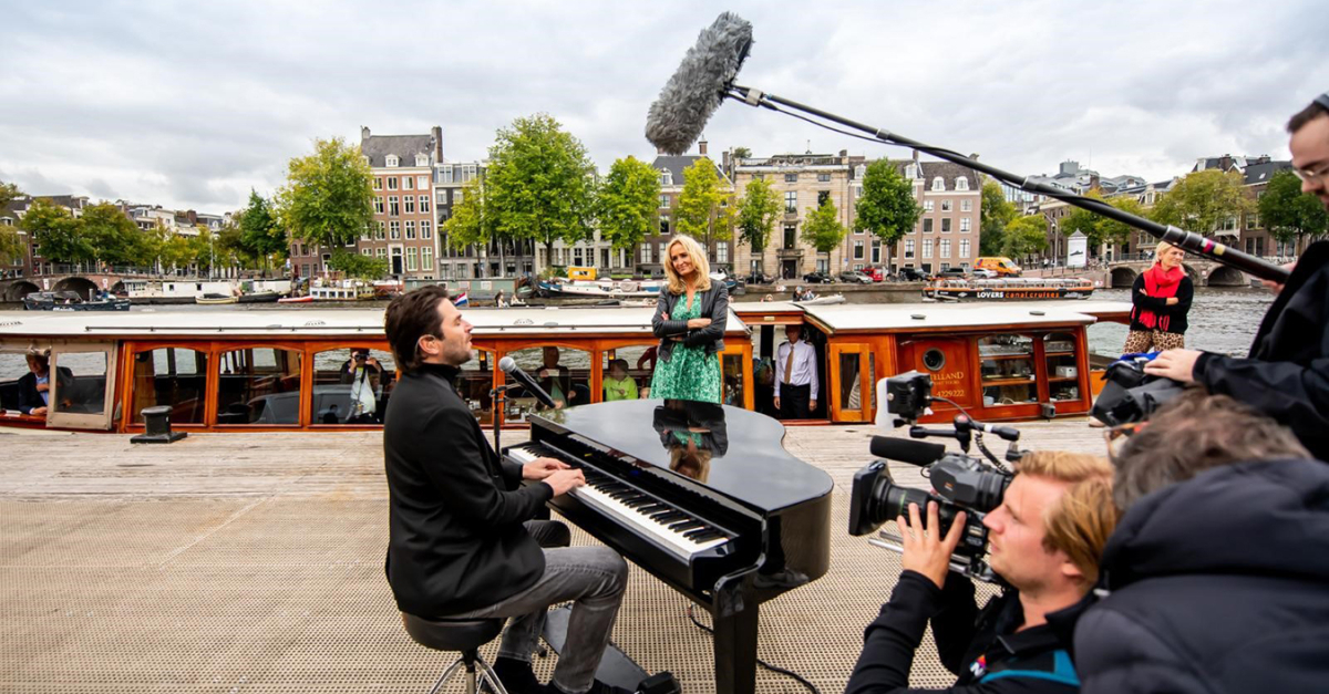 Events_NL's tweet card. Feestelijk én ontroerend: dat was de eerste editie van de online quizshow ‘ALS we het leven vieren’ afgelopen zaterdag. Een wervelende liveshow, met een