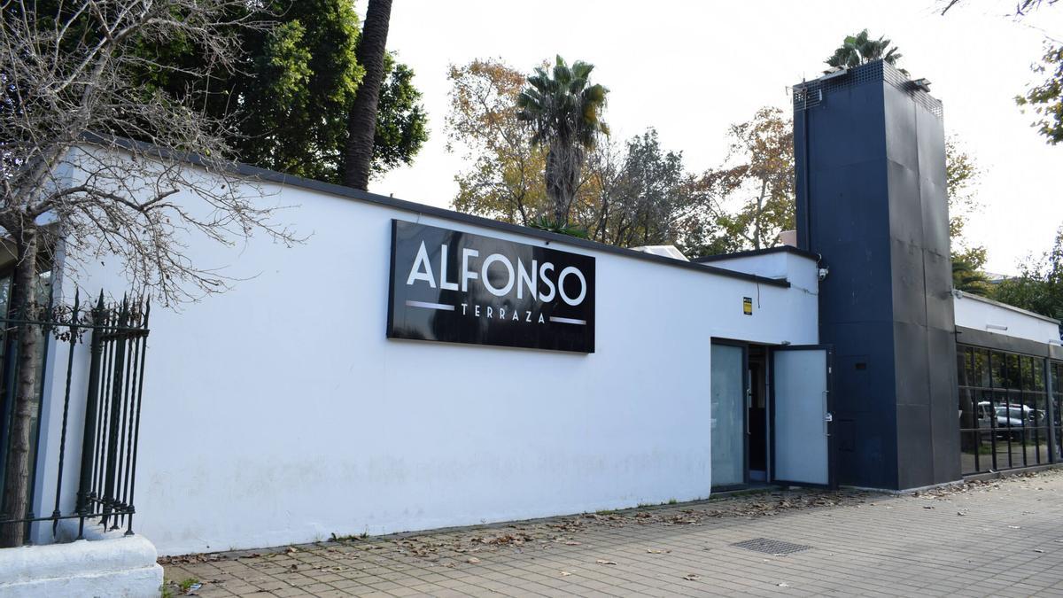 RubenSanchezTW's tweet card. La Gerencia de Urbanismo, en su comisión ejecutiva de este martes, propone sancionar con 600 euros a cada uno de estos locales de copas del Paseo de las Delicias