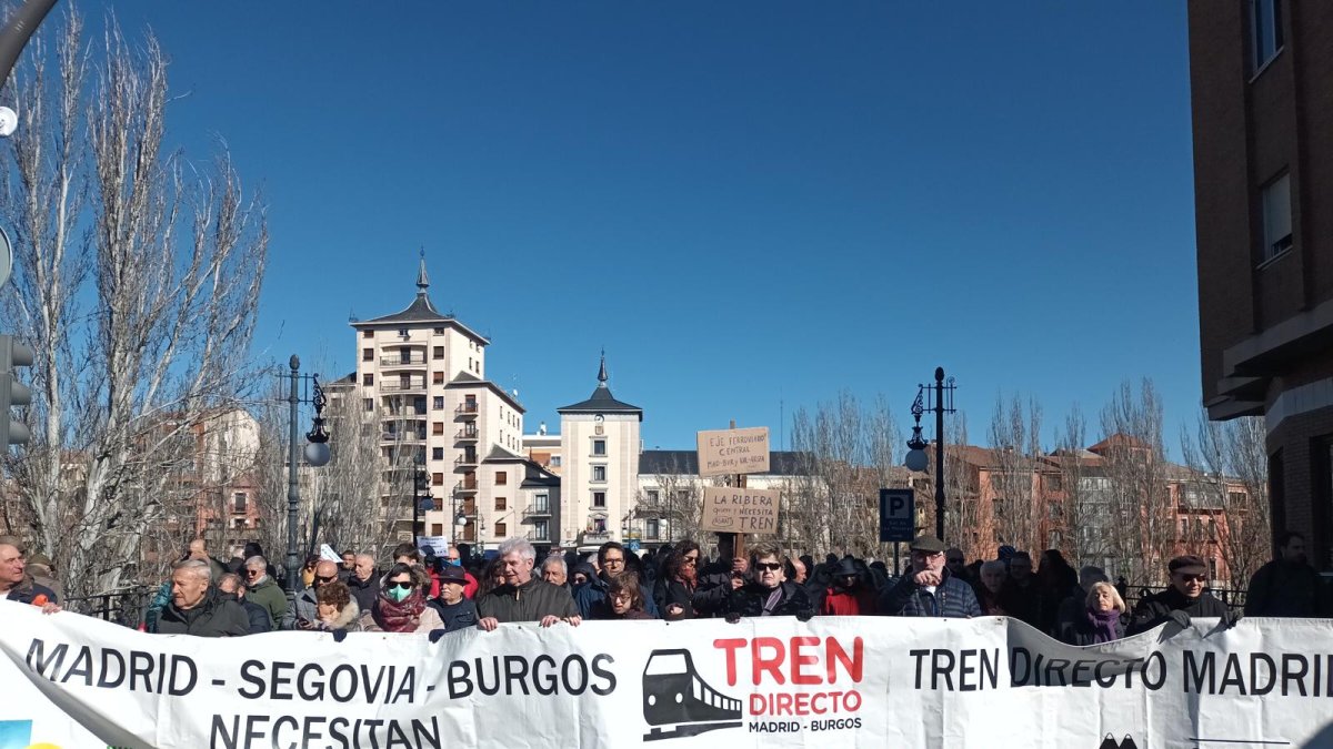 correodeburgos's tweet card. El alcalde de Aranda ve una intencionalidad clara por “demorar todo lo posible la reapertura”